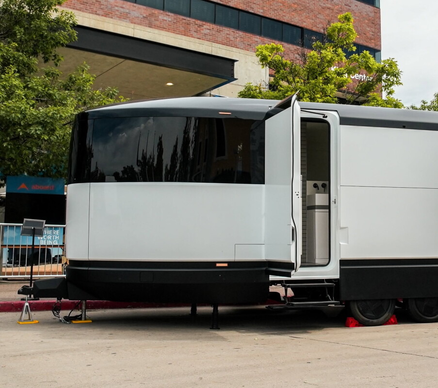 Panoramic motorized PHEV camping trailer axes smart RV pricing