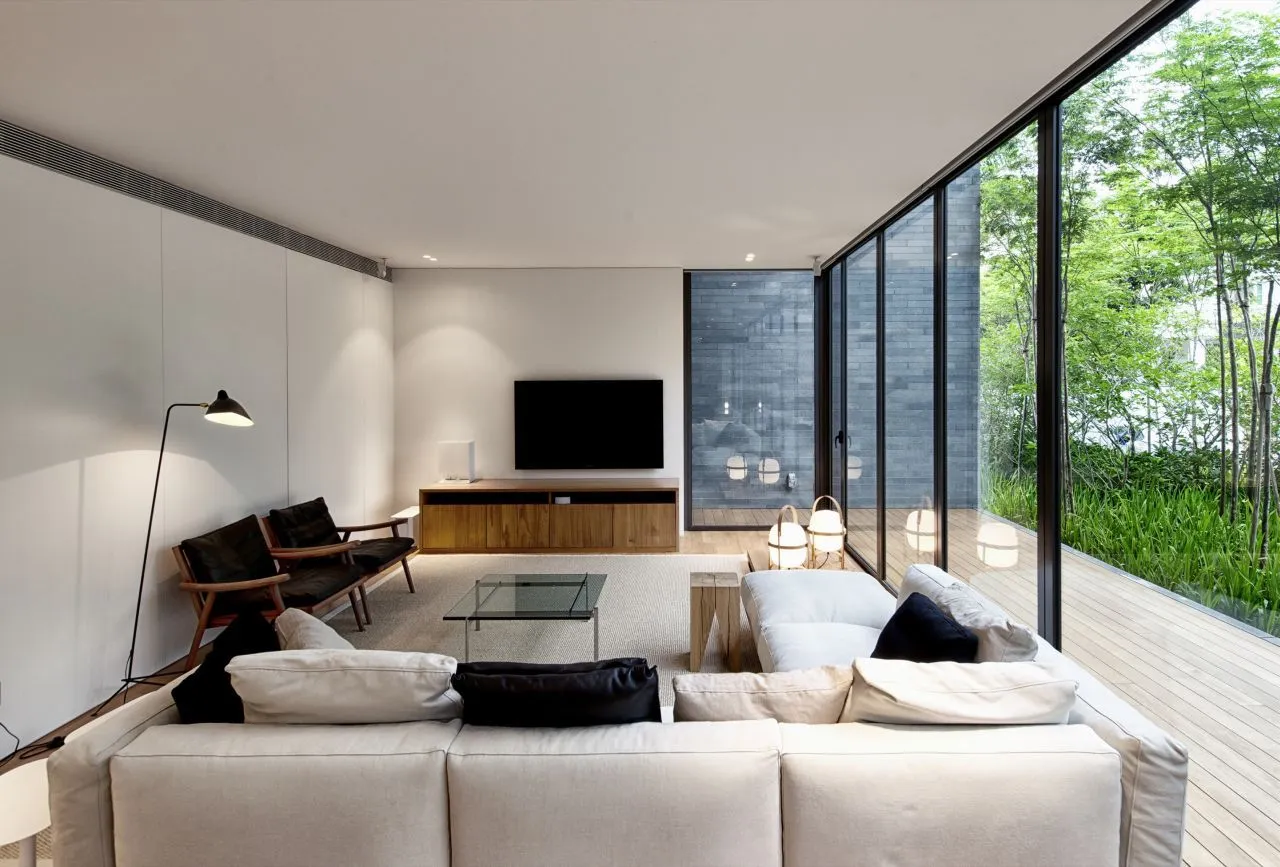 The basement has a pantry, wine cellar, and a living room (Photo: Bryan van der Beek and Edward Hendricks)