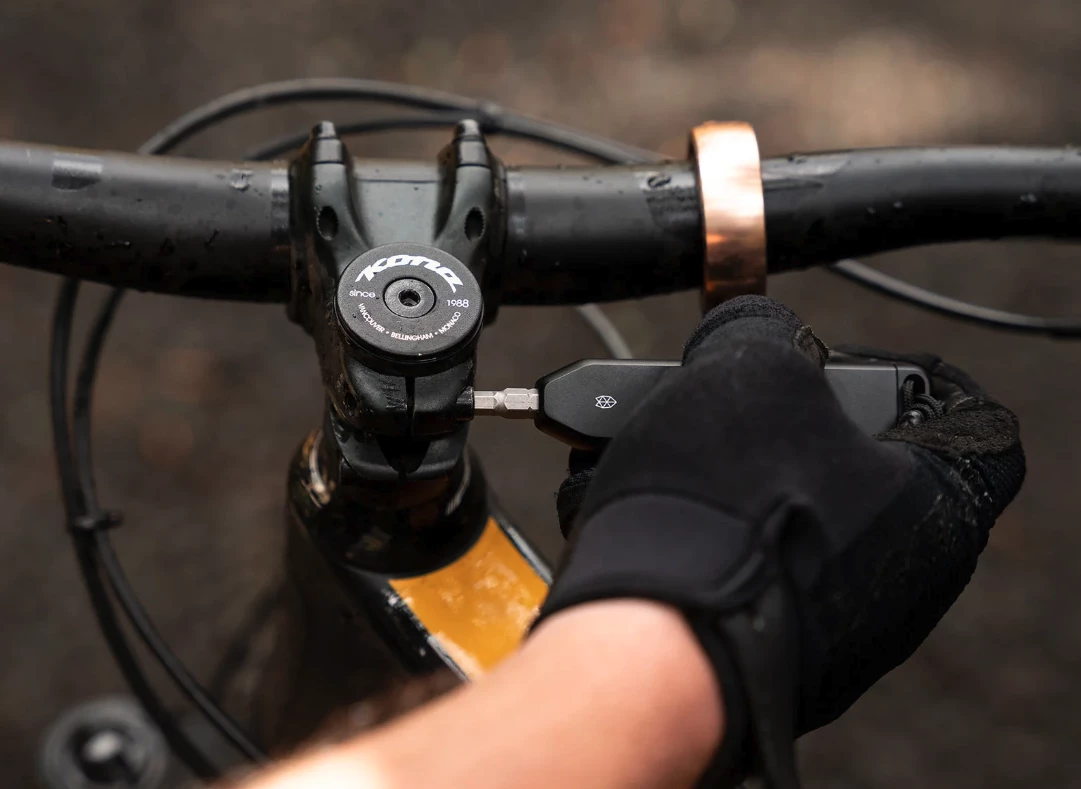 Judging by its advertising photos, The James Brand thinks the Warrick will make a perfect solution for outdoor sports like mountain biking and skating, as well as making a valuable all-around EDC tool