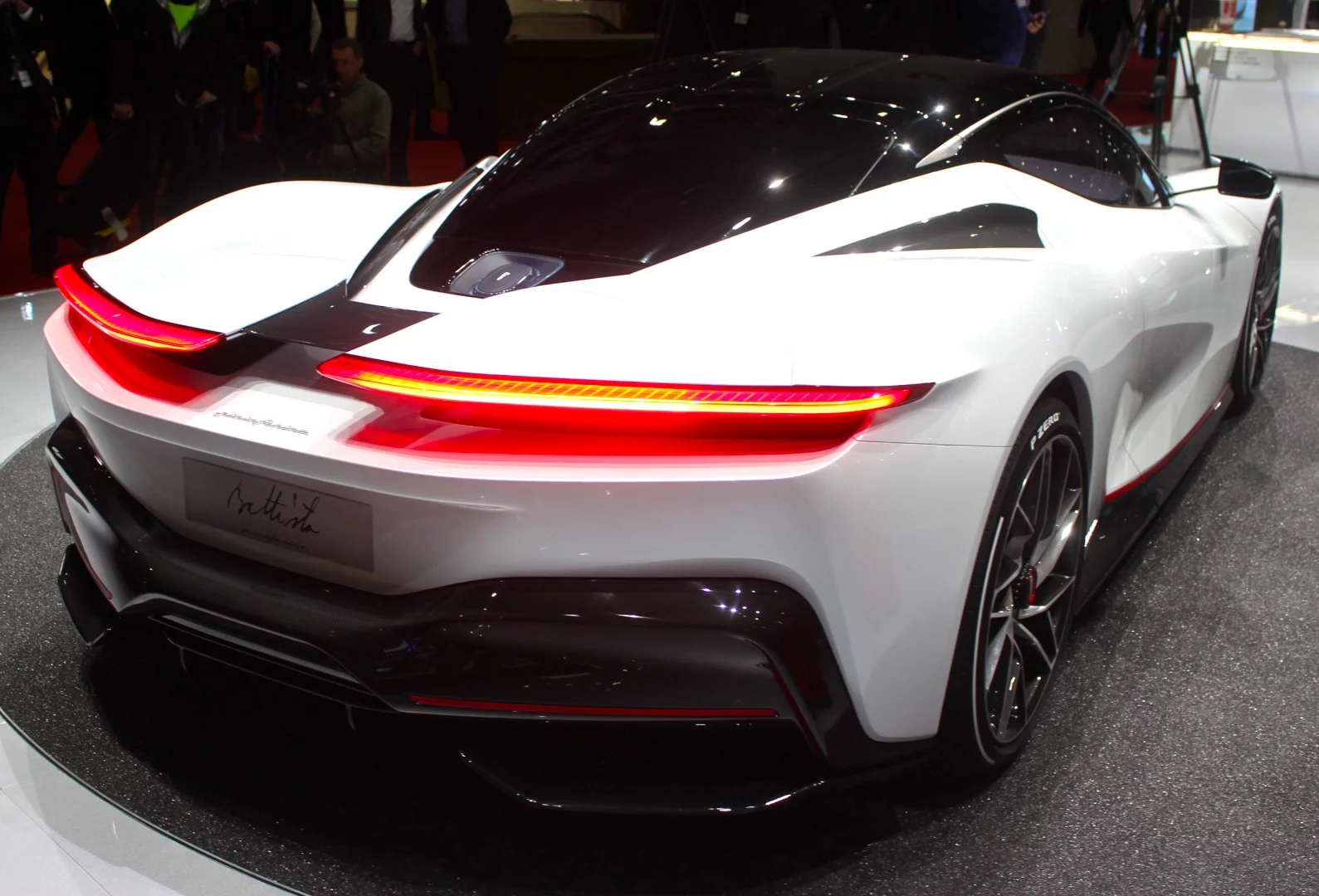 Pininfarina Battista debut in Geneva