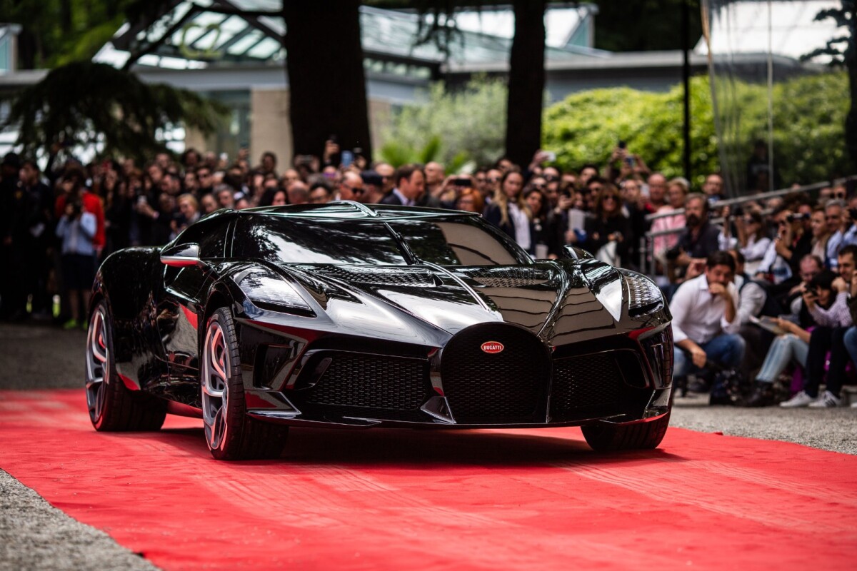 Bugatti's one-off La Voiture Noire was the winner of the Concorso d'Eleganza Design Award for Concept Cars & Prototypes by Public Referendum
