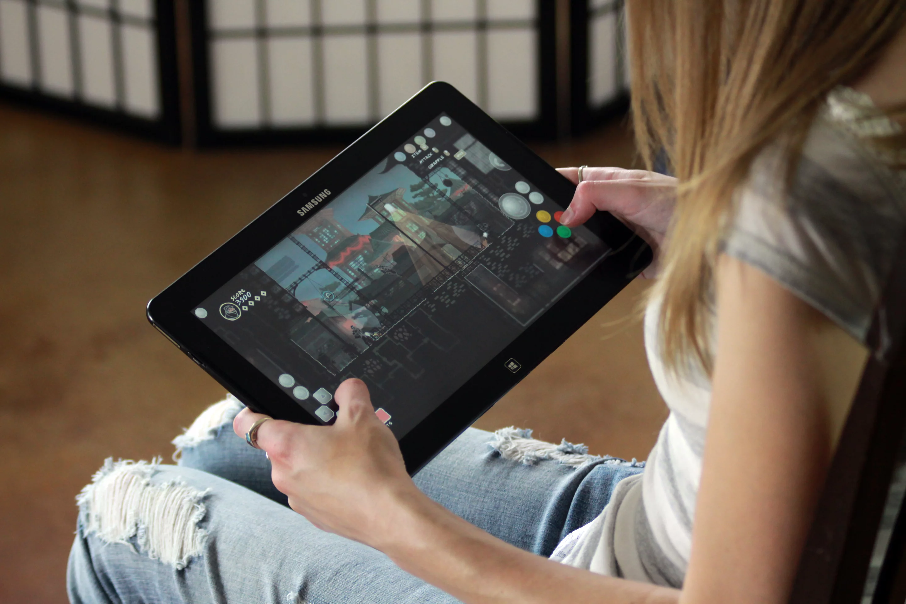 Besides adding digital buttons onto the screen, players can also program over 200 different gesture commands