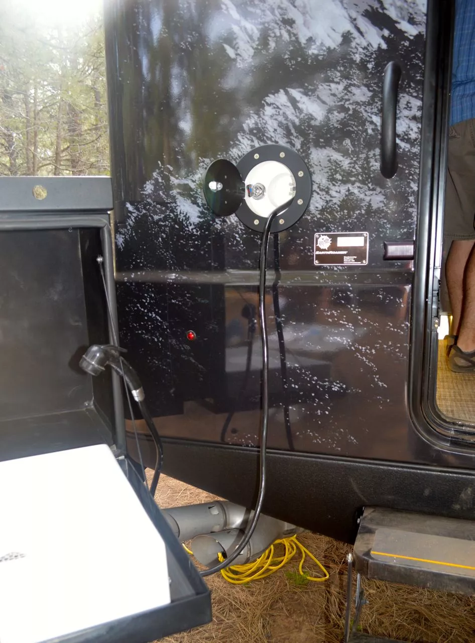 Outdoor shower/sink faucet