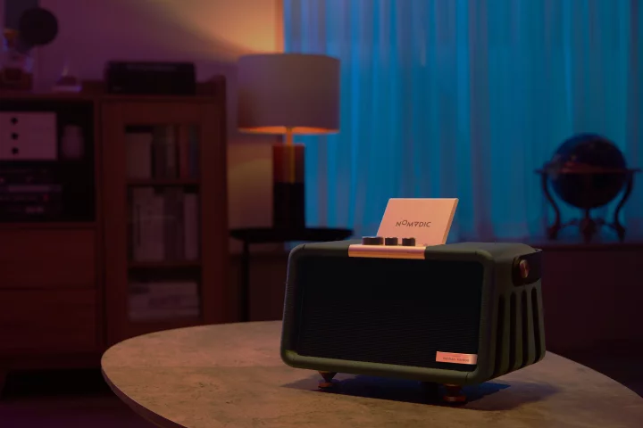 The Nomvdic X300 combines a Full HD DLP projector with LED light source and a Harman Kardon sound system in one beautifully retro portable package