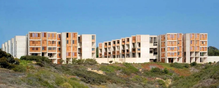 Salk Institute for Biological Studies atop a cliffside fronting the Pacific Ocean (Photo: Salk Institute)