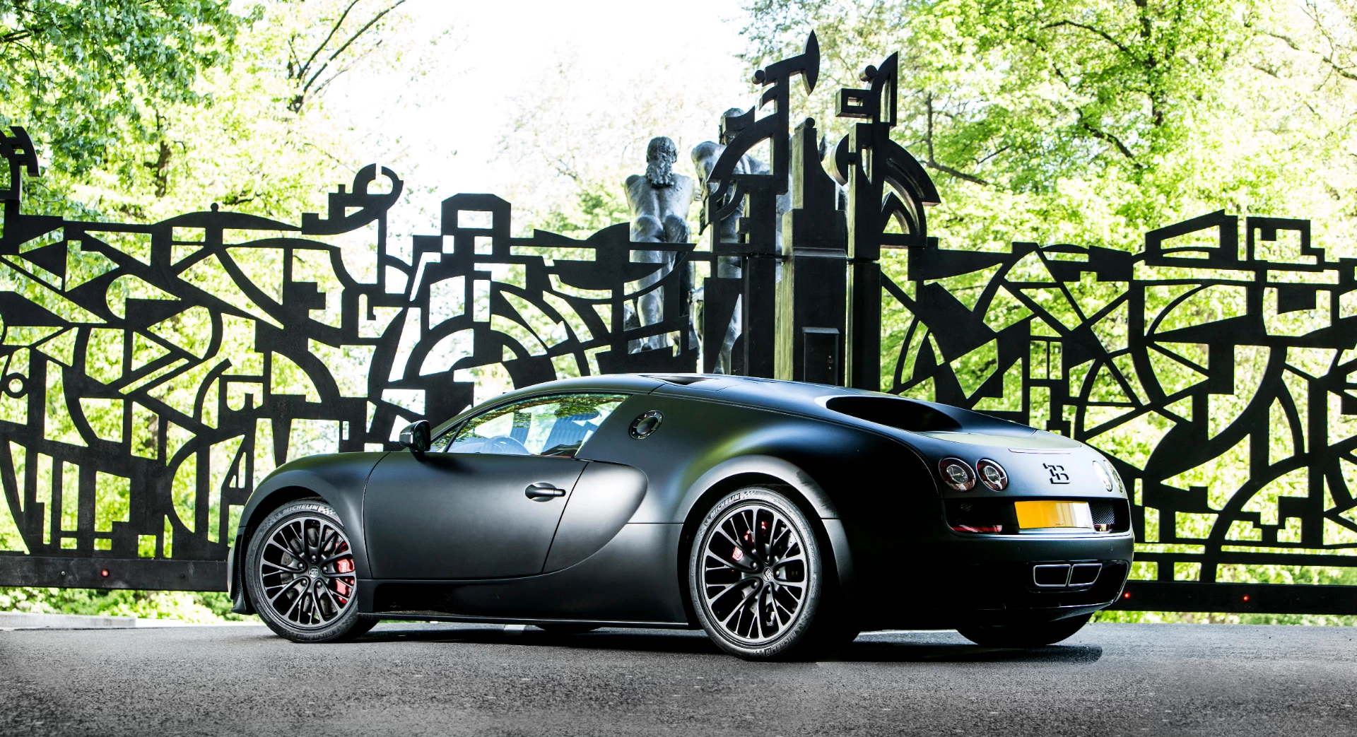 The fastest car in the world for a period, this 2012 Bugatti Veyron Super Sport Coupé was the very last one built, has had only one owner in six years and has travelled just 550 kilometres from new. It sold for £2,045,500($2,703,363)