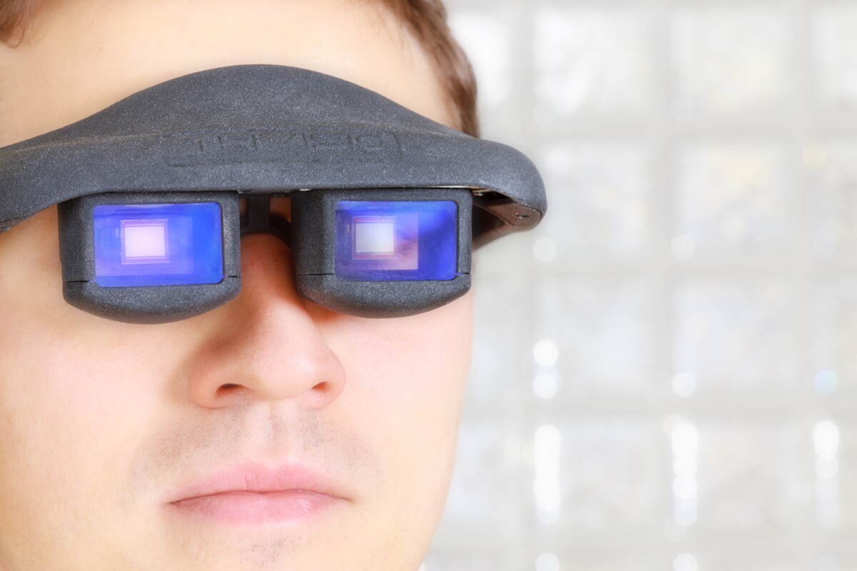 OLED data glasses controlled with eye movements