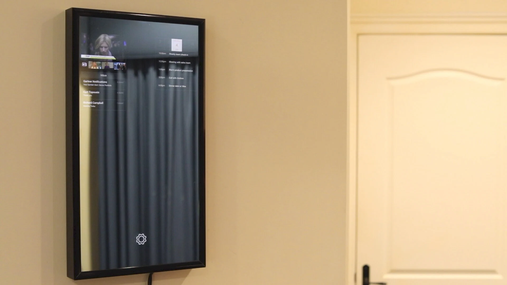 The Daptly Display looks like a decorative mirror
