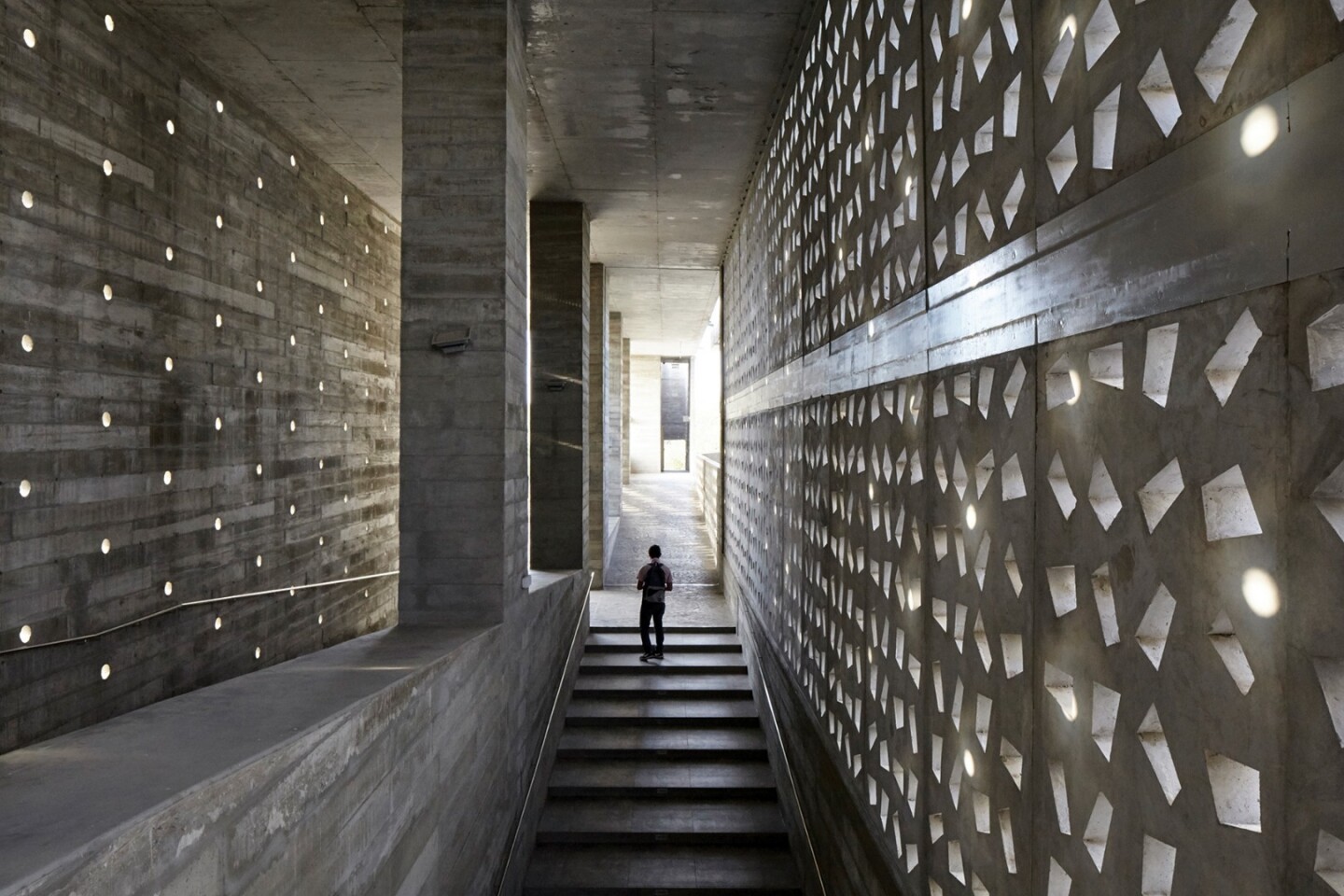 Light streams through a passageway at Edificio E, University of Piura
