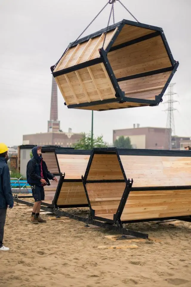 The B-And-Bee being installed at Belgium's Gentse Feesten festival (Photo: B-And-Bee)