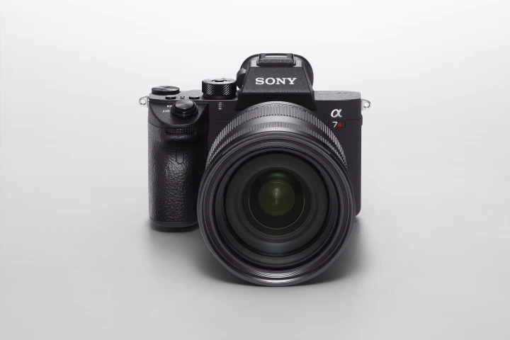 Sony's α7R III offers improved autofocus, faster continuous shooting and longer battery life