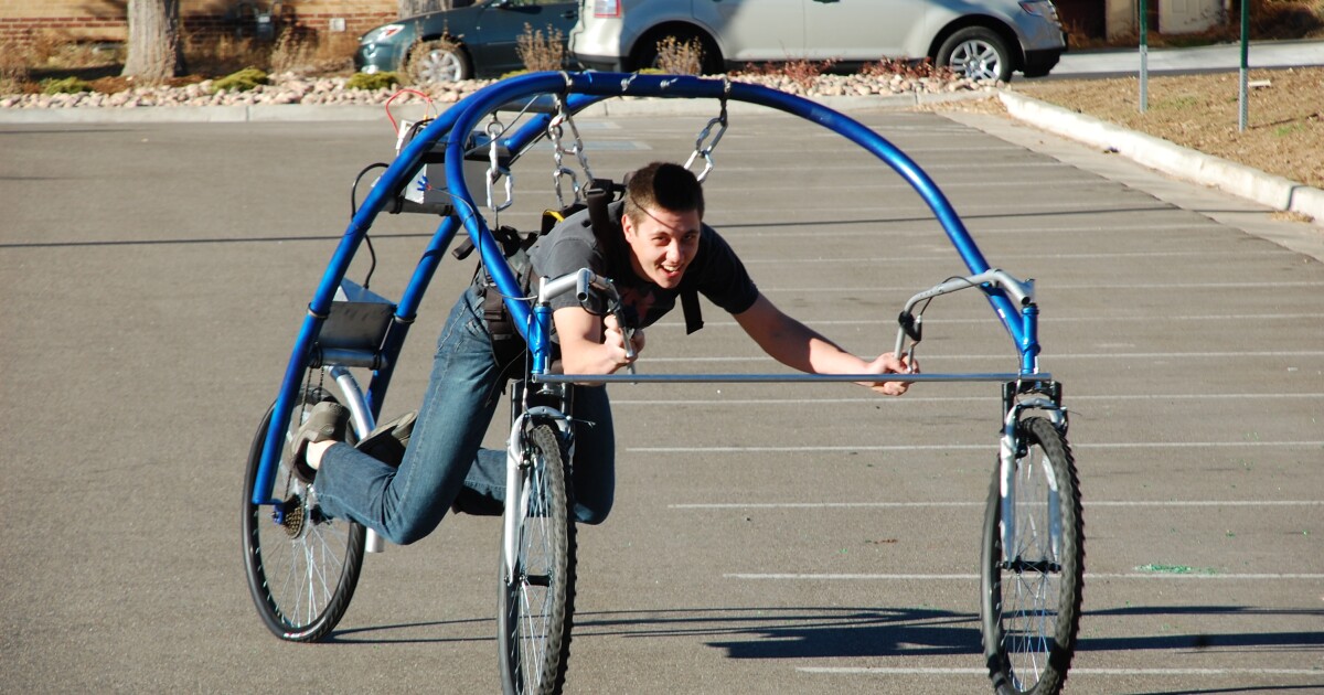 Streetflyer "hang glider on wheels" gets electrified