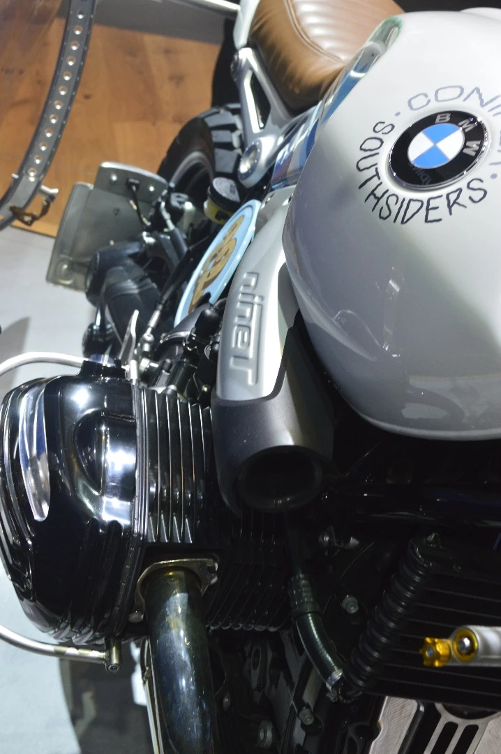 The original air scoop of the R nineT didn't need to change as it blends well in the BMW Concept Path 22