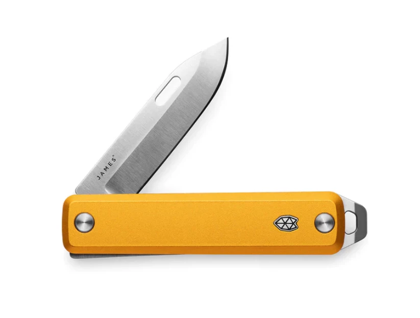 The Ellis Slim can be specced with a fully straight or a half-half straight-serrated blade