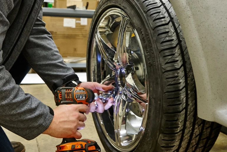 Fastening the wheels