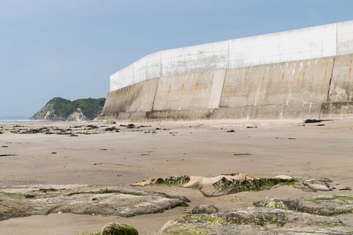 A new study suggests that carefully placed hills could be just as effective as seawalls when it comes to mitigating tsunami risks
