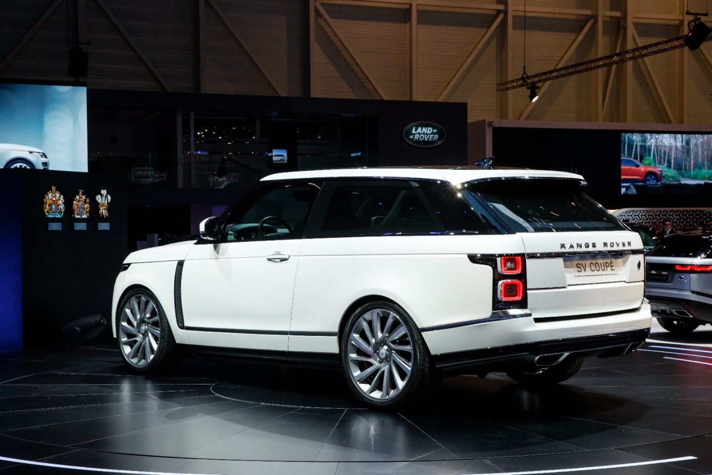 Customers who have signed up for the $295,000 Range Rover SV Coupé are apparently averaging over $100,000 per car on options