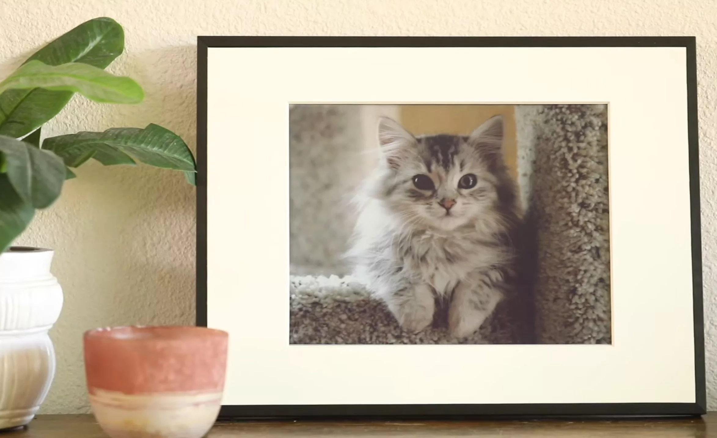 The Reflection Frame features an E Ink Spectra 6 color ePaper display