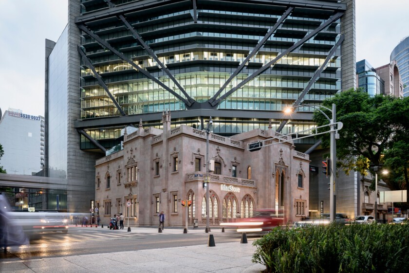 Torre Reforma was constructed adjacent to an existing historic house on the site, which was retained and integrated into the main lobby