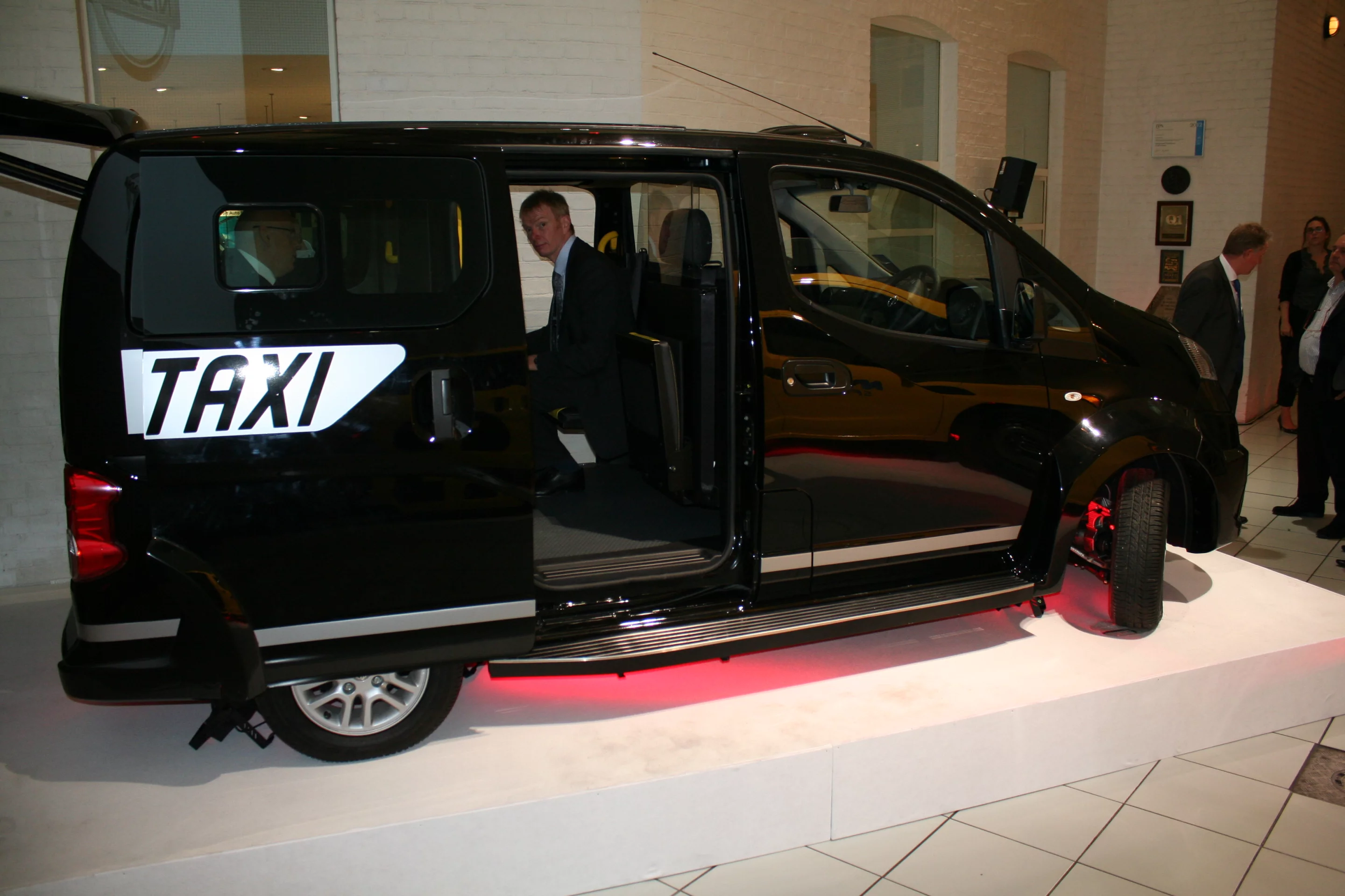 The sliding door of the NV200 taxi (Photo: Gizmag)