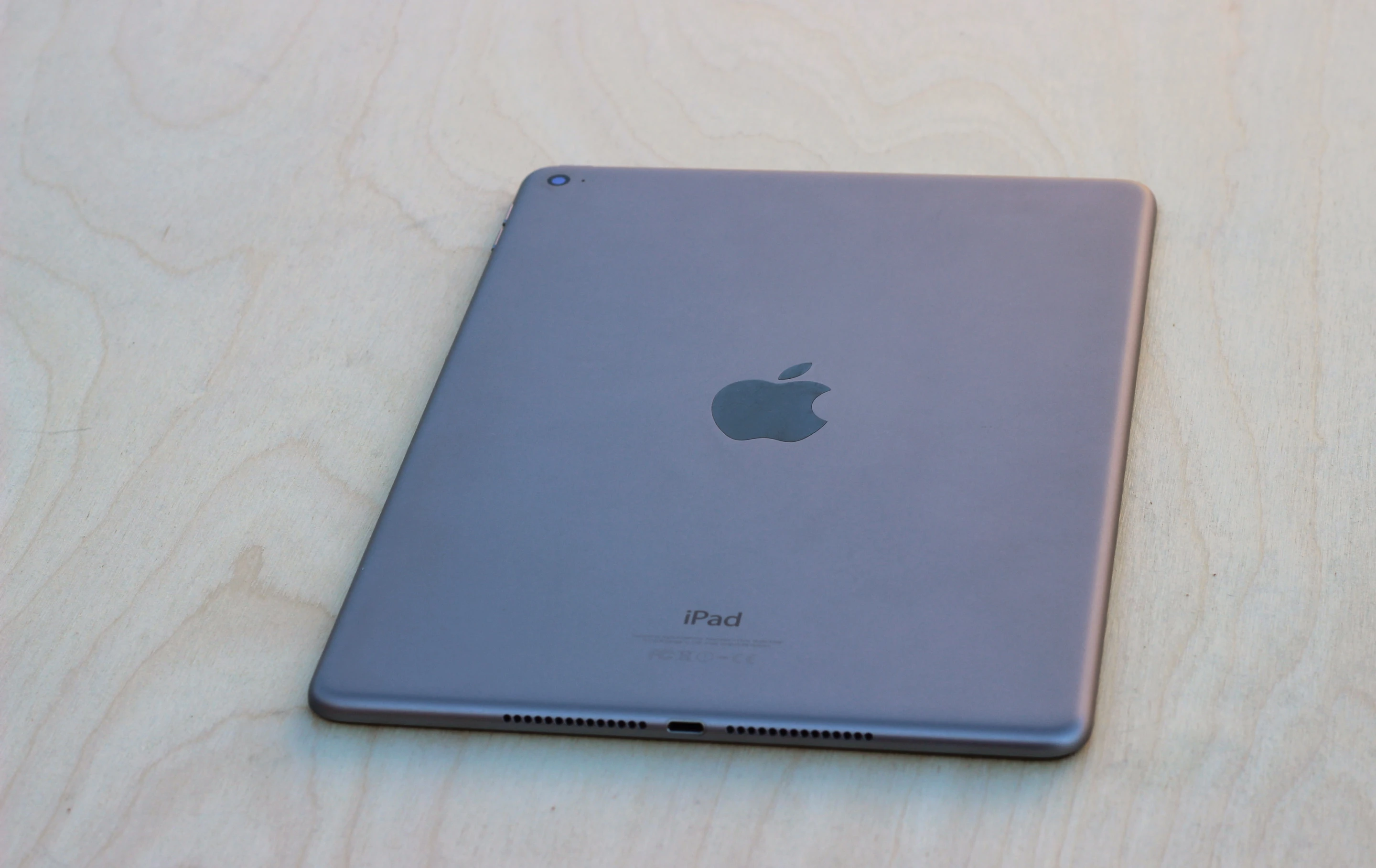 The iPad's aluminum unibody build is familiar ground by now (Photo: Will Shanklin/Gizmag.com)