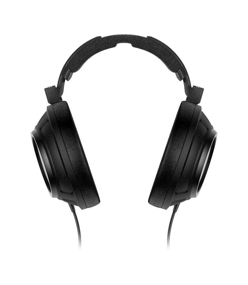 Sennheiser's HD 820 headphones feature a metal headband with an inner damping element and microfiber earbads wrapped in synthetic leather for allergy-free comfort