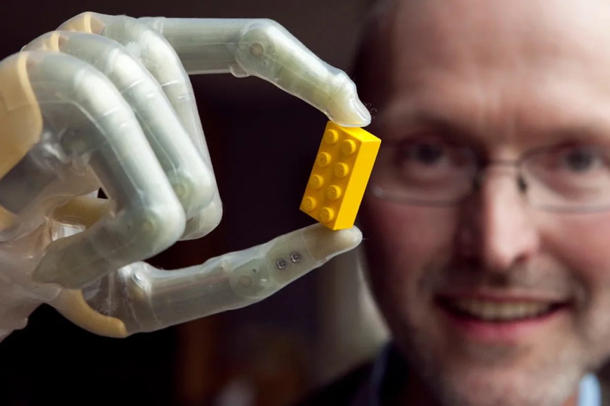Eric Jones shows off his ProDigits bionic fingers