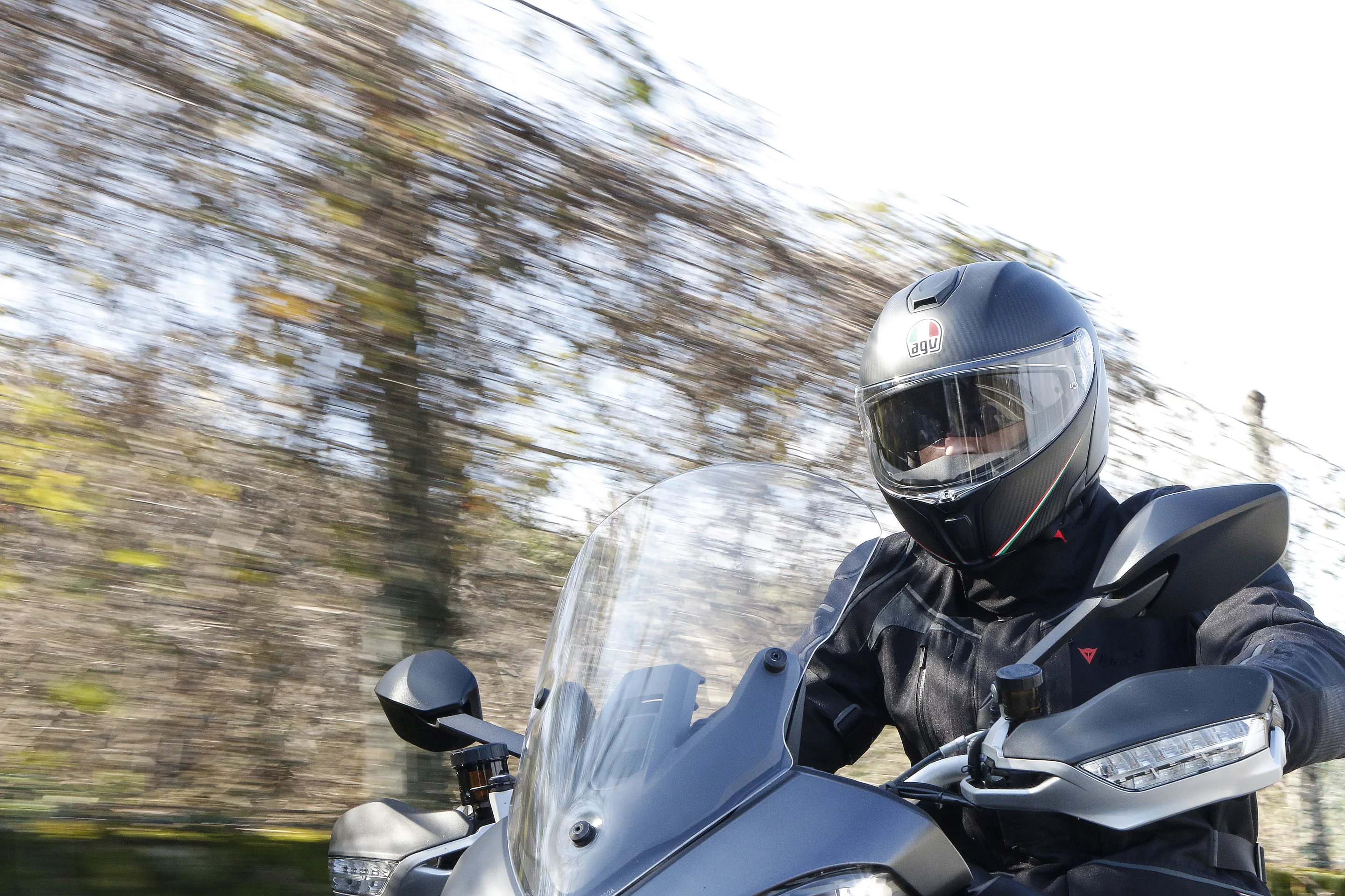 AGV Sportmodular: the first full carbon flip face