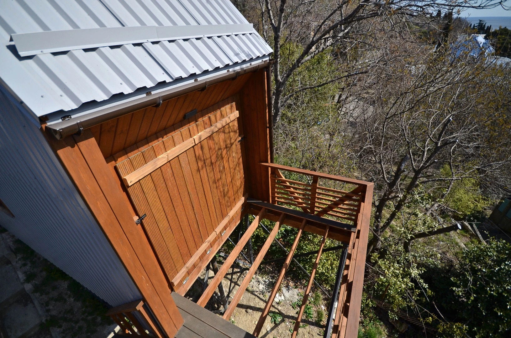 The S22's deck can be raised to protect the glazing
