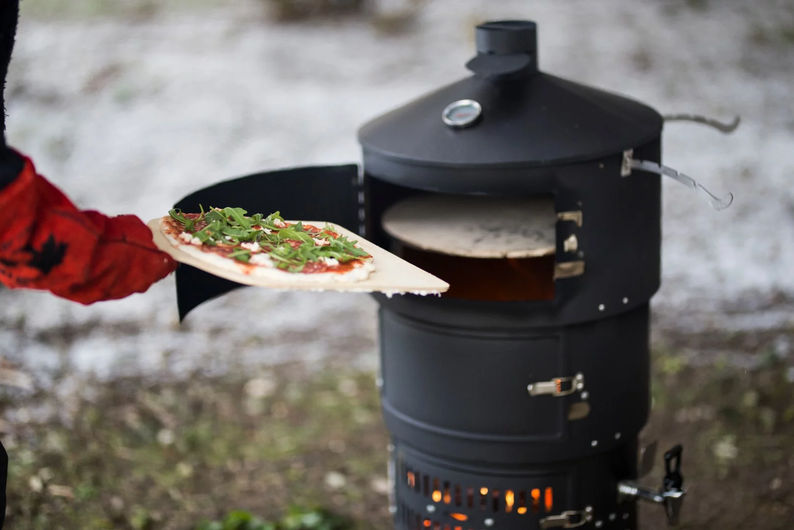 The Aquaforno II takes a similar shape to versatile vertical cookers, but promises a few extra cooking options along with a telescopic assembly system that makes for easy pack up and down
