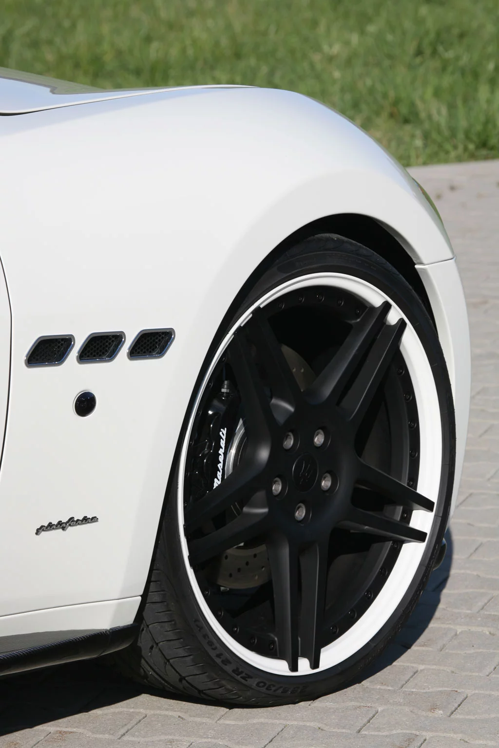 NOVITEC TRIDENTE's supercharged Maserati GranCabrio