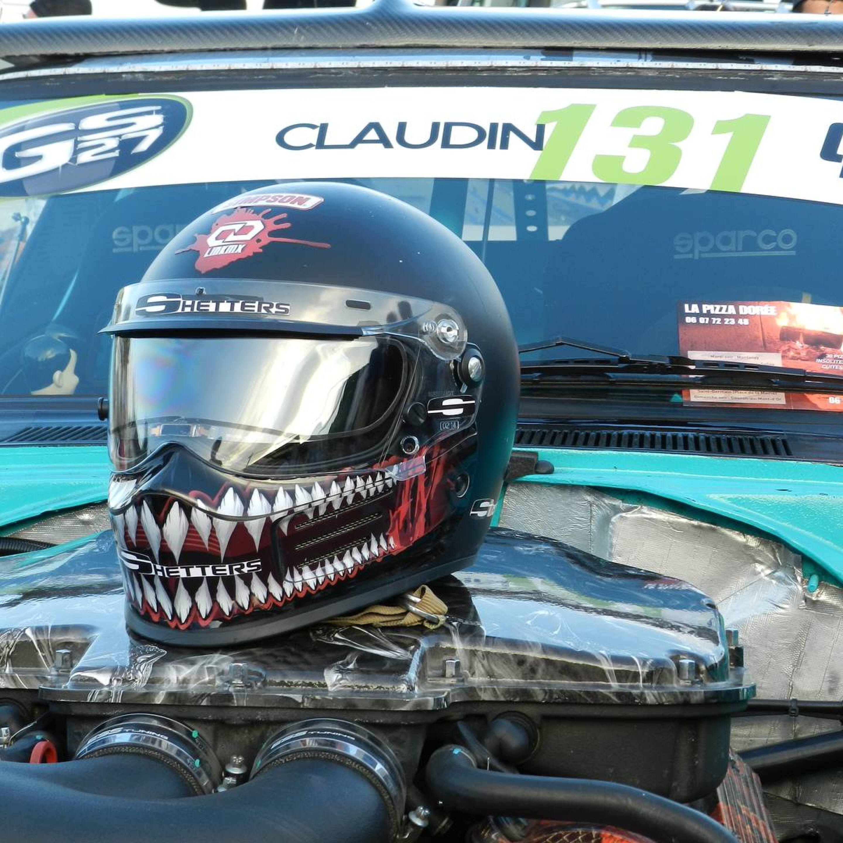 Light-sensing LCD motorcycle helmet visor self-tints in an instant