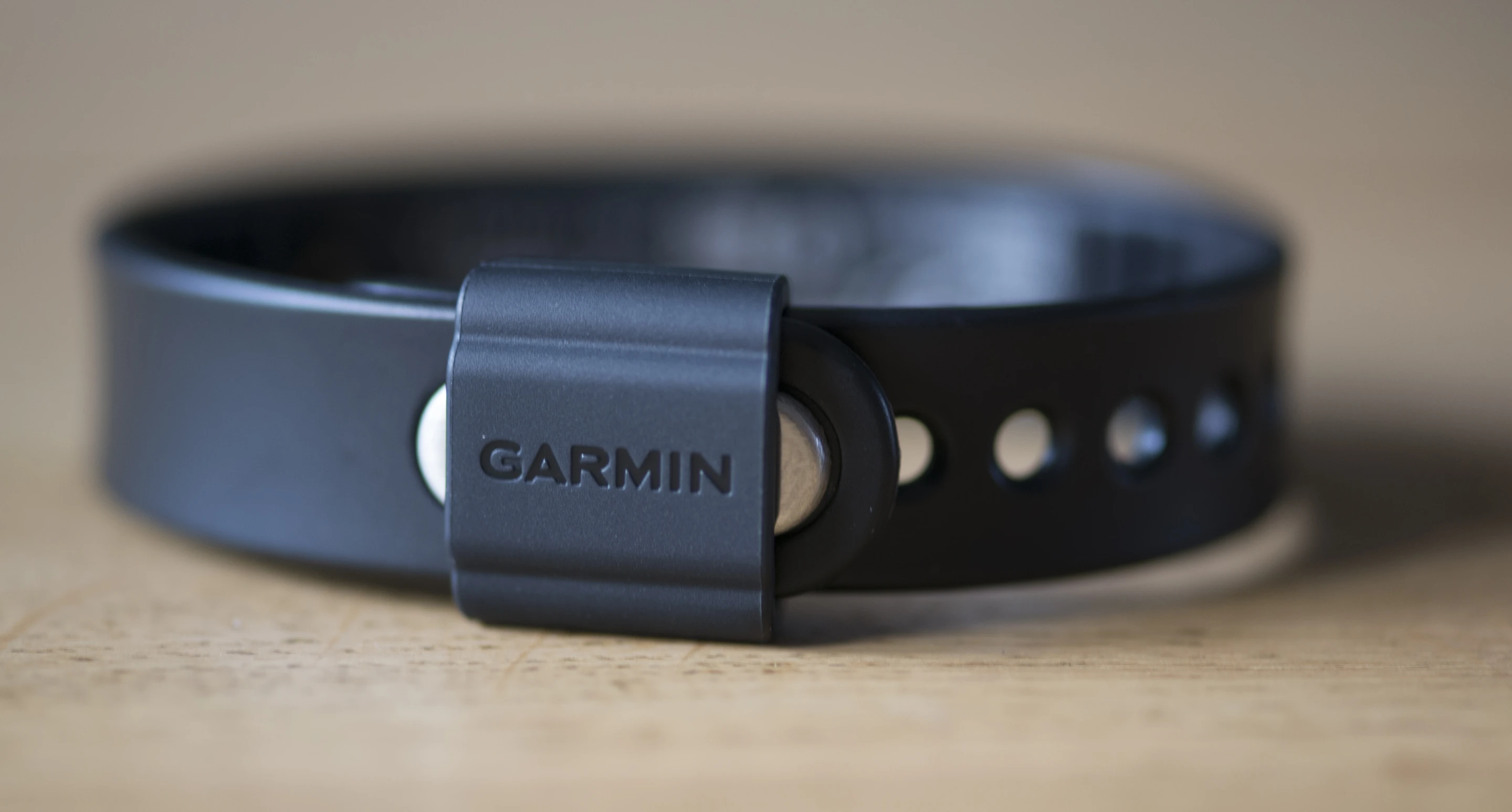 A VivoKeeper attachment is designed to make sure the Garmin Vivosmart does not fall off (Photo: Simon Crisp/Gizmag.com)