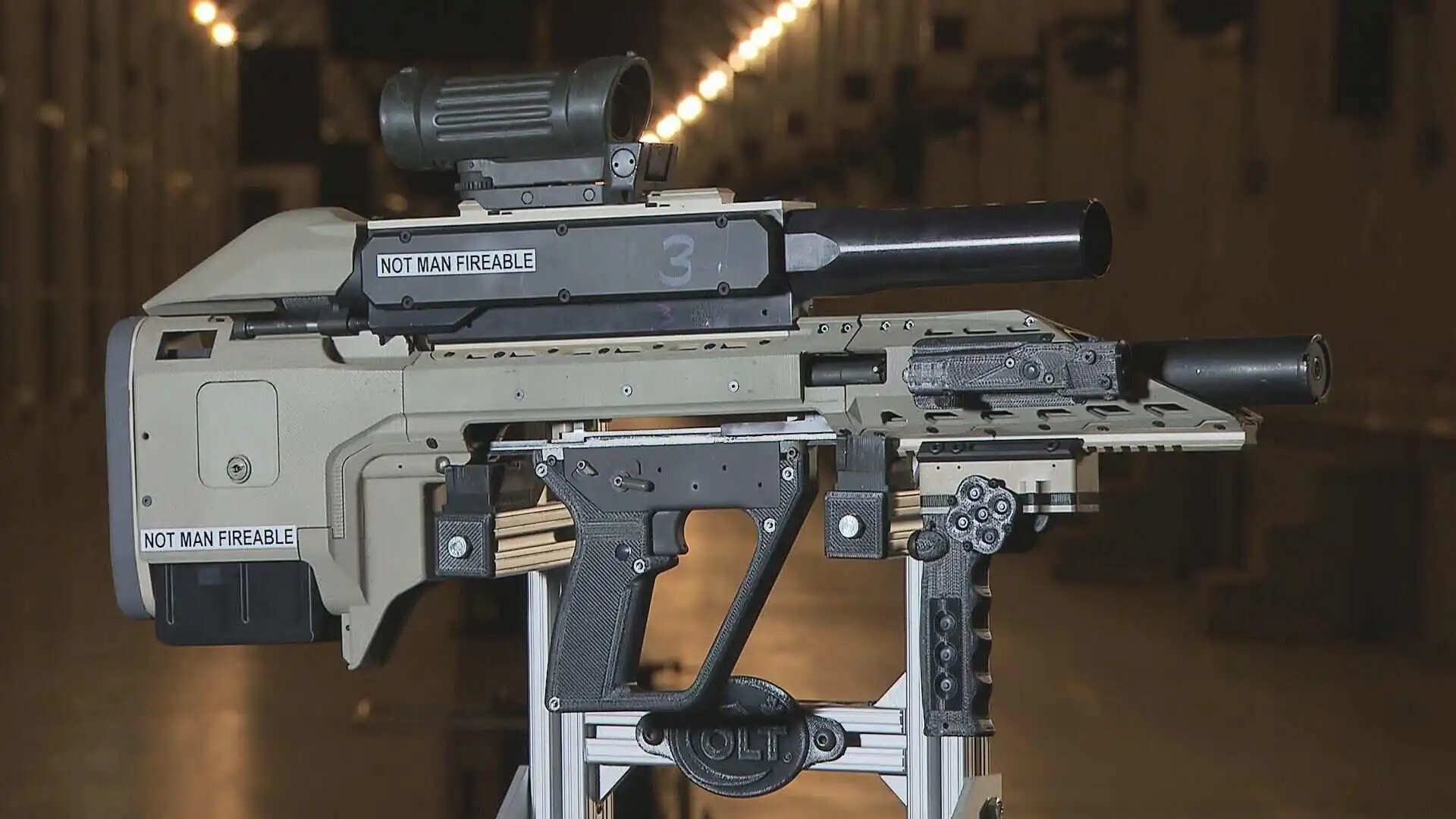 A new smart weapon being developed for the Canadian Armed Forces bristles with technology (Photo: Jocelyn Tessier, DRDC)