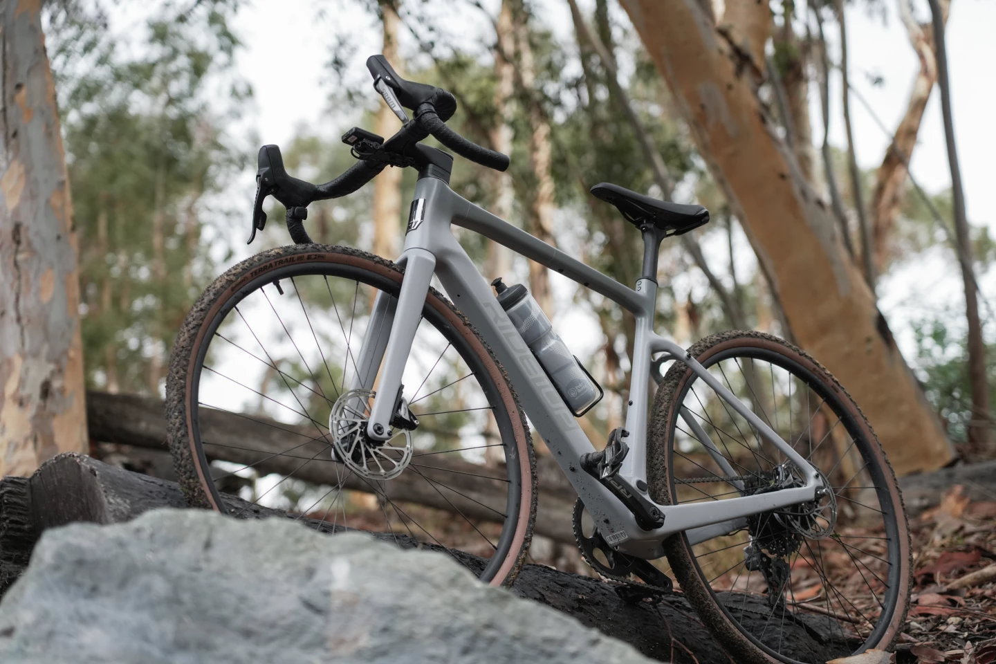 The 40-mile downtube battery can't be removed from the smooth carbon-fiber frame, but a bottle range extender is optionally available