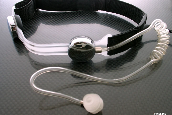 IASUS Concepts' NT3 is a throat mic intended for use when talking on the phone while driving a convertible (Photo: IASUS)