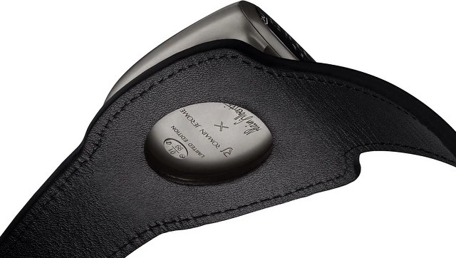 The Subcraft's cuff has a cut-out in the back, to display its pedigree