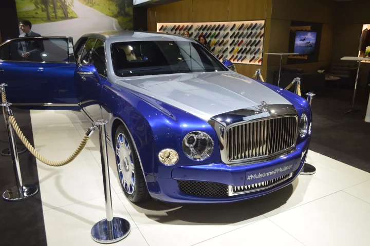 A first look shows that the exterior remains with the Mulsanne look that typifies the branded British luxury that Bentley is known for today