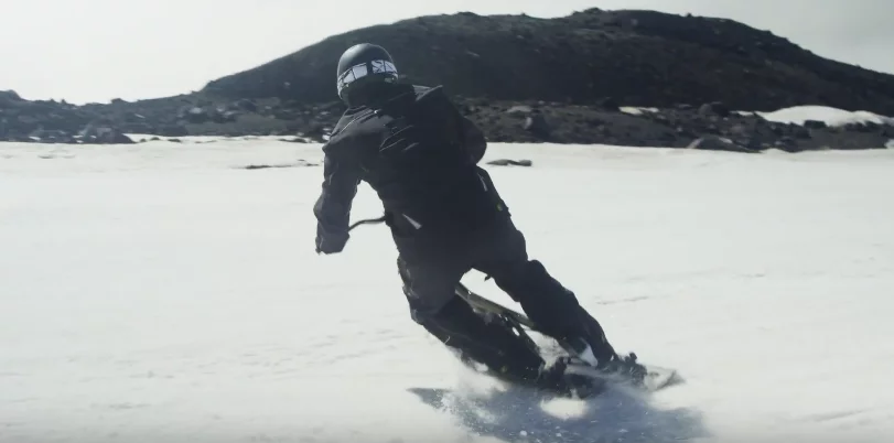 The articulated leaning system of the Snogo provides for steering, maneuvering and stopping