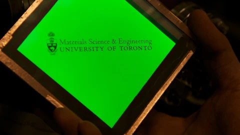 The green-emitting Cl-ITO enabled OLED device