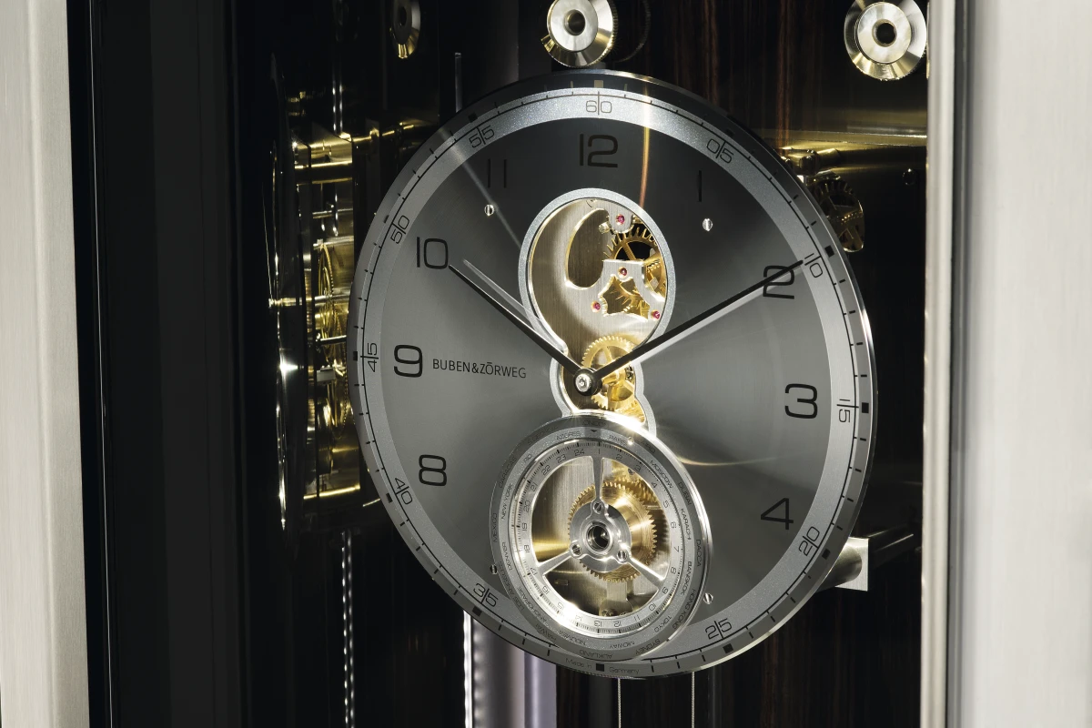 The Grande Infinity includes a precision pendulum clock, a state-of-the-art display case and safe