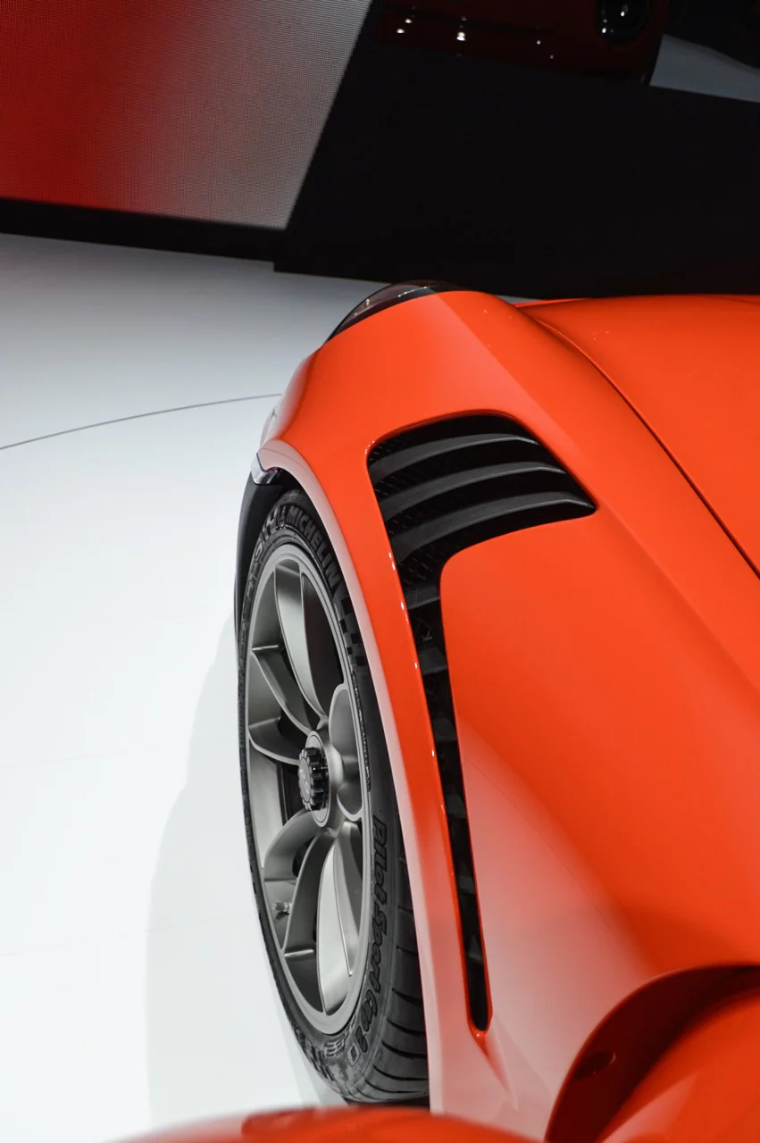 The slashes behind the front wheels are pure motorsport (Photo: C.C. Weiss/Gizmag.com)