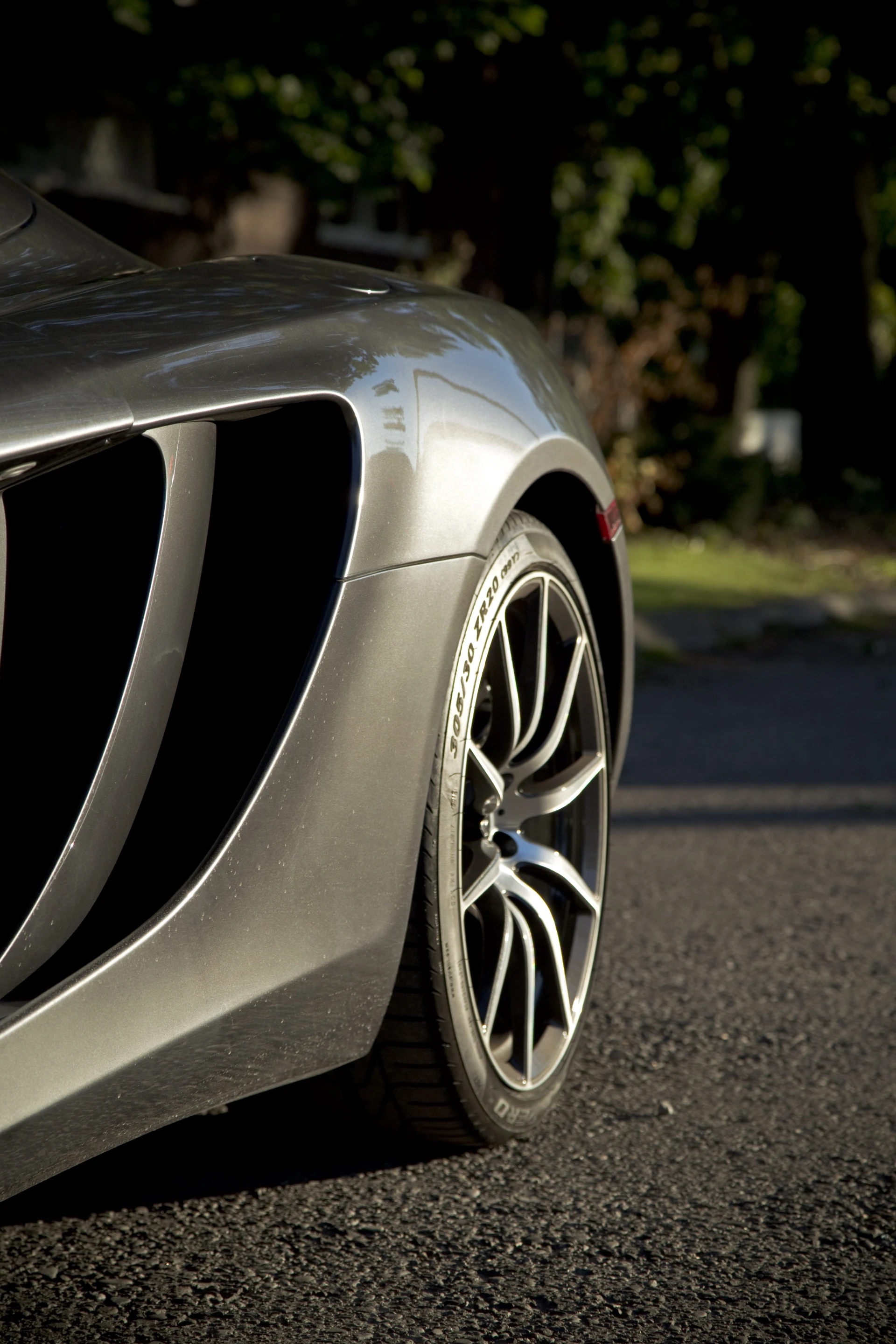 Side venting detail on the McLaren 12C (Photo: Angus MacKenzie/gizmag.com)