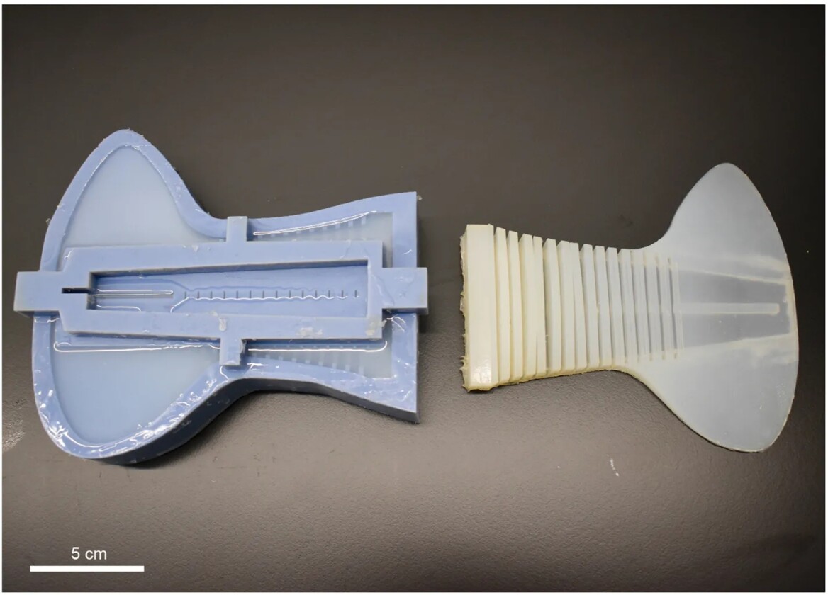 The flexible silicon tail was cast via a 3D-printed mold
