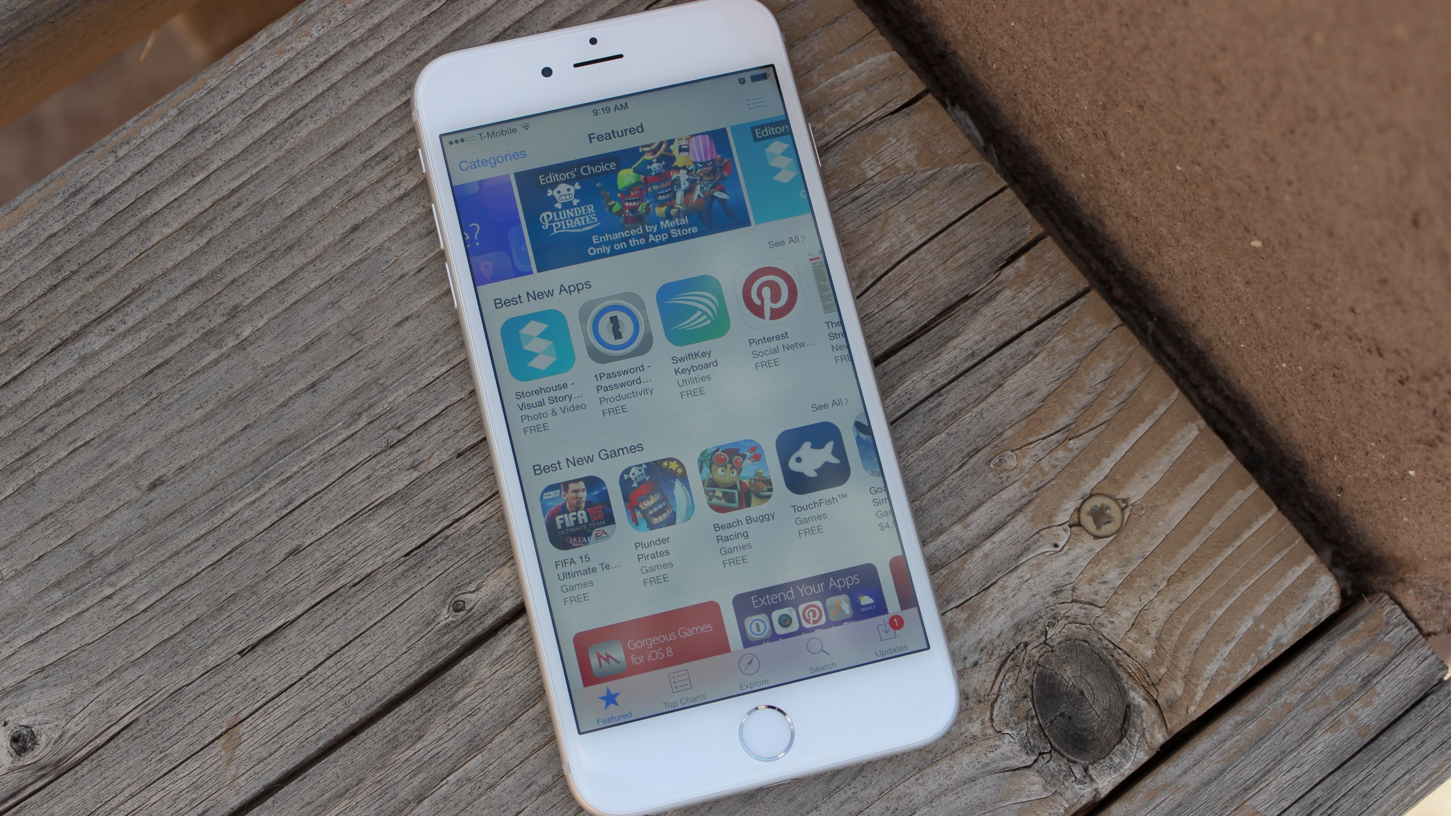 The iPhone 6 Plus isn't going to reach its full potential until developers update apps for its 1080p screen (Photo: Will Shanklin/Gizmag.com)