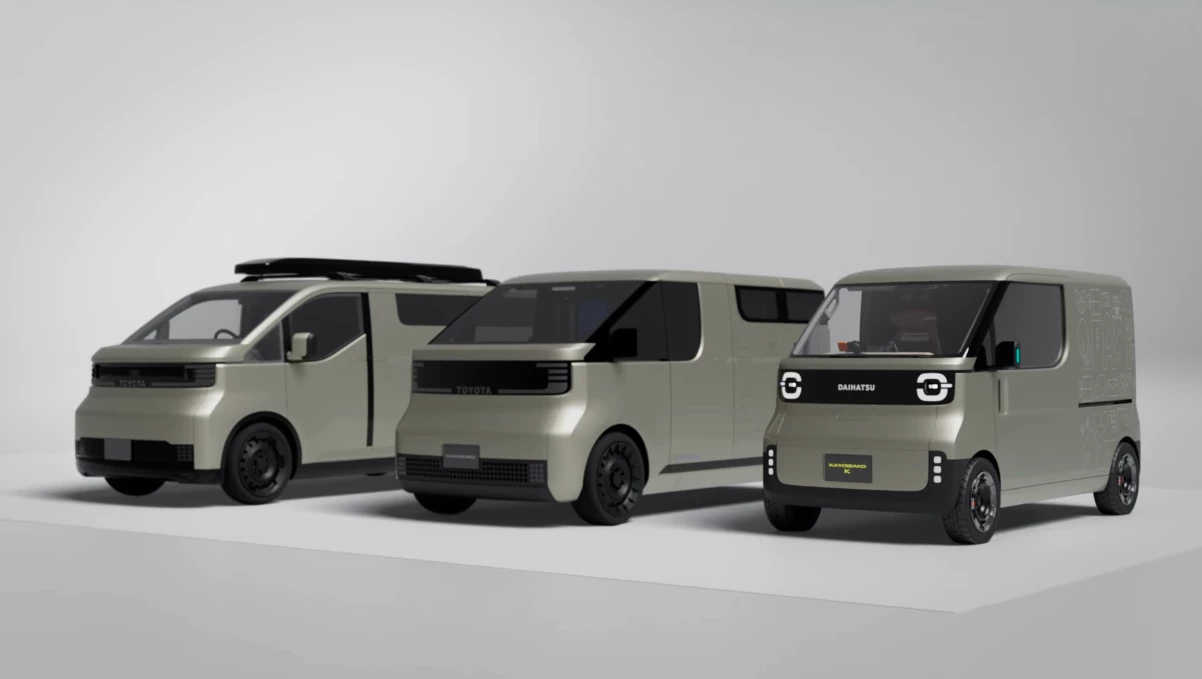 The Kayoibako-K (right side) is the smallest of the growing concept van family, parked next to the Kayoibako (middle) and HiAce concept