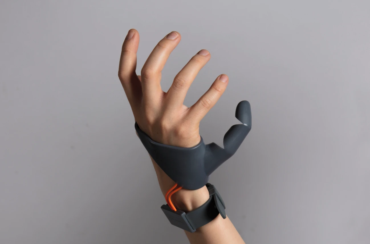 The motor sits on the wearer's wrist like a watch