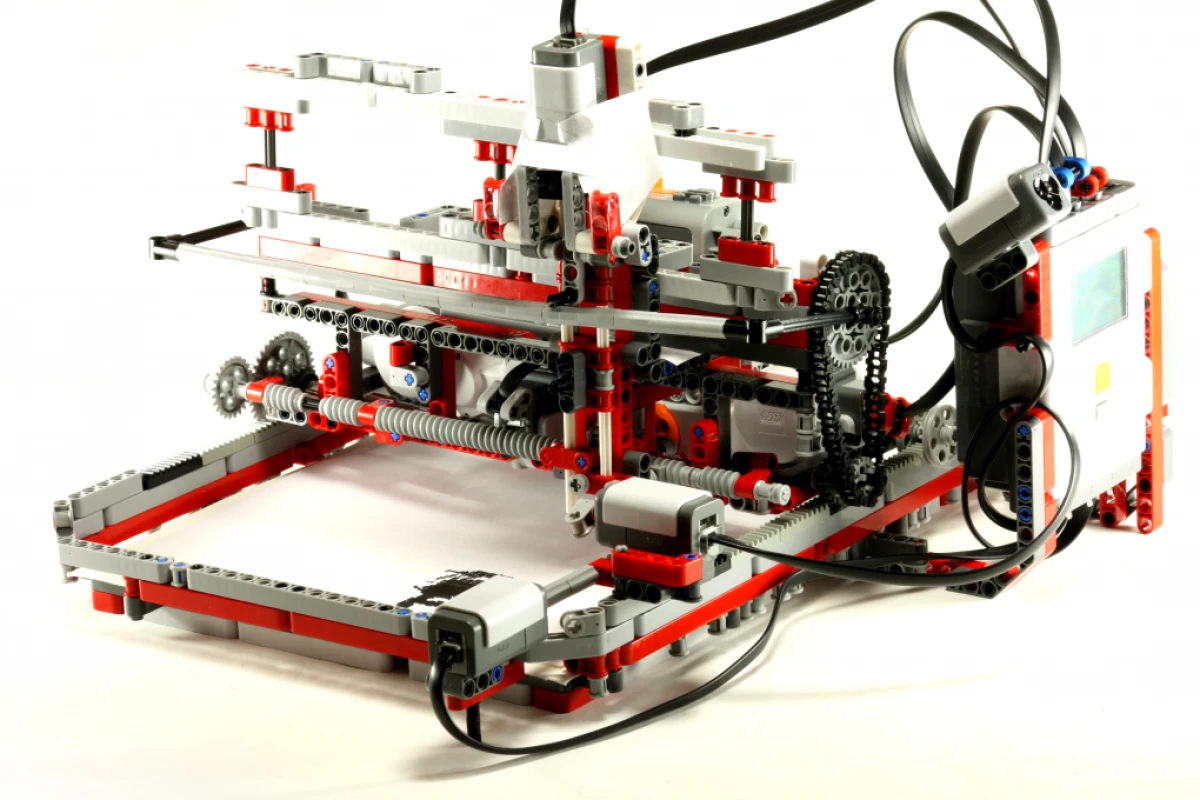 The PriNXT functioning printer made of Lego by 14-year old Lego Mindstorms wunderkind Leon Overweel