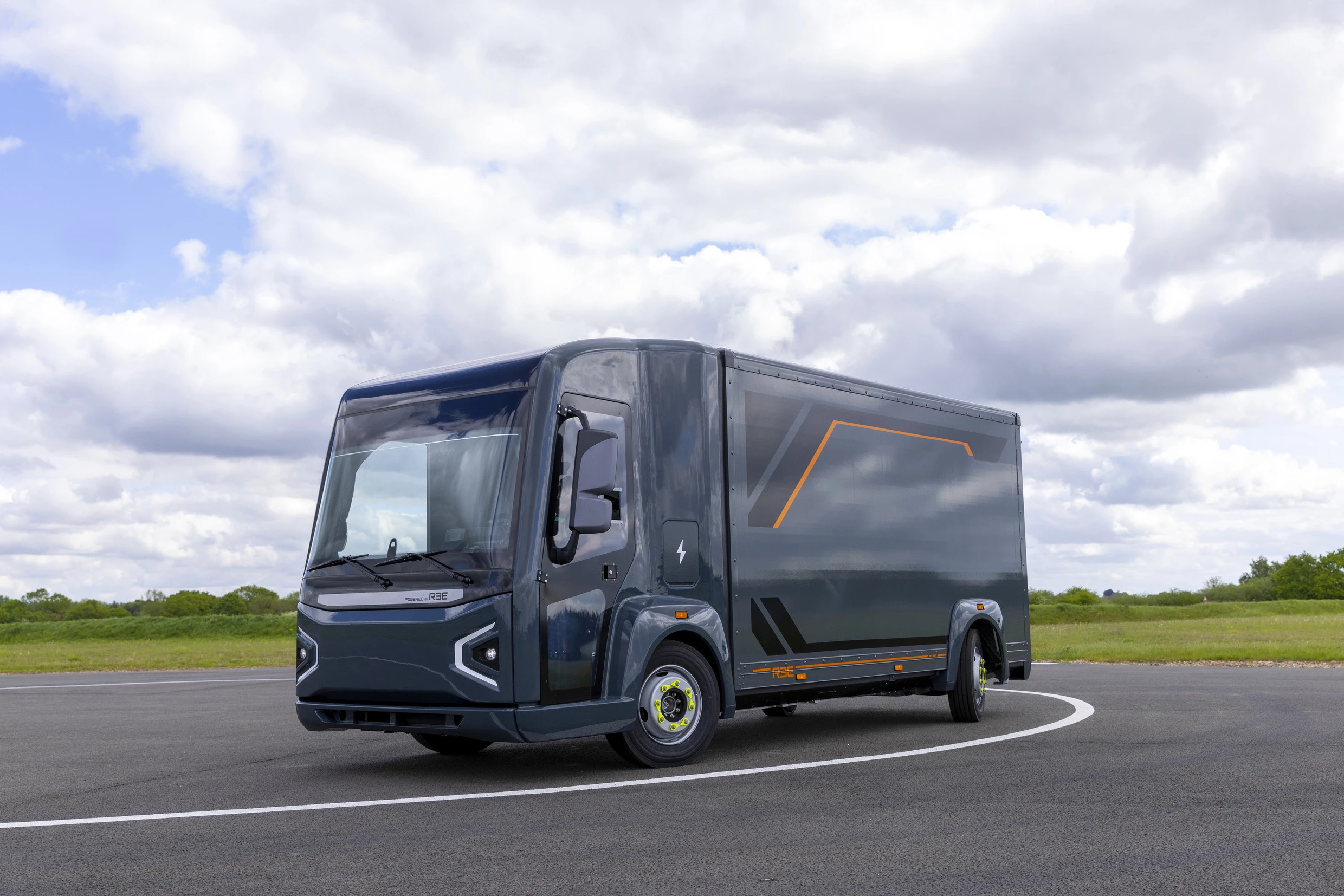 This P7-b prototype shows off REE's ultra-modular chassis possibilities, including wide-angle rear wheel steering