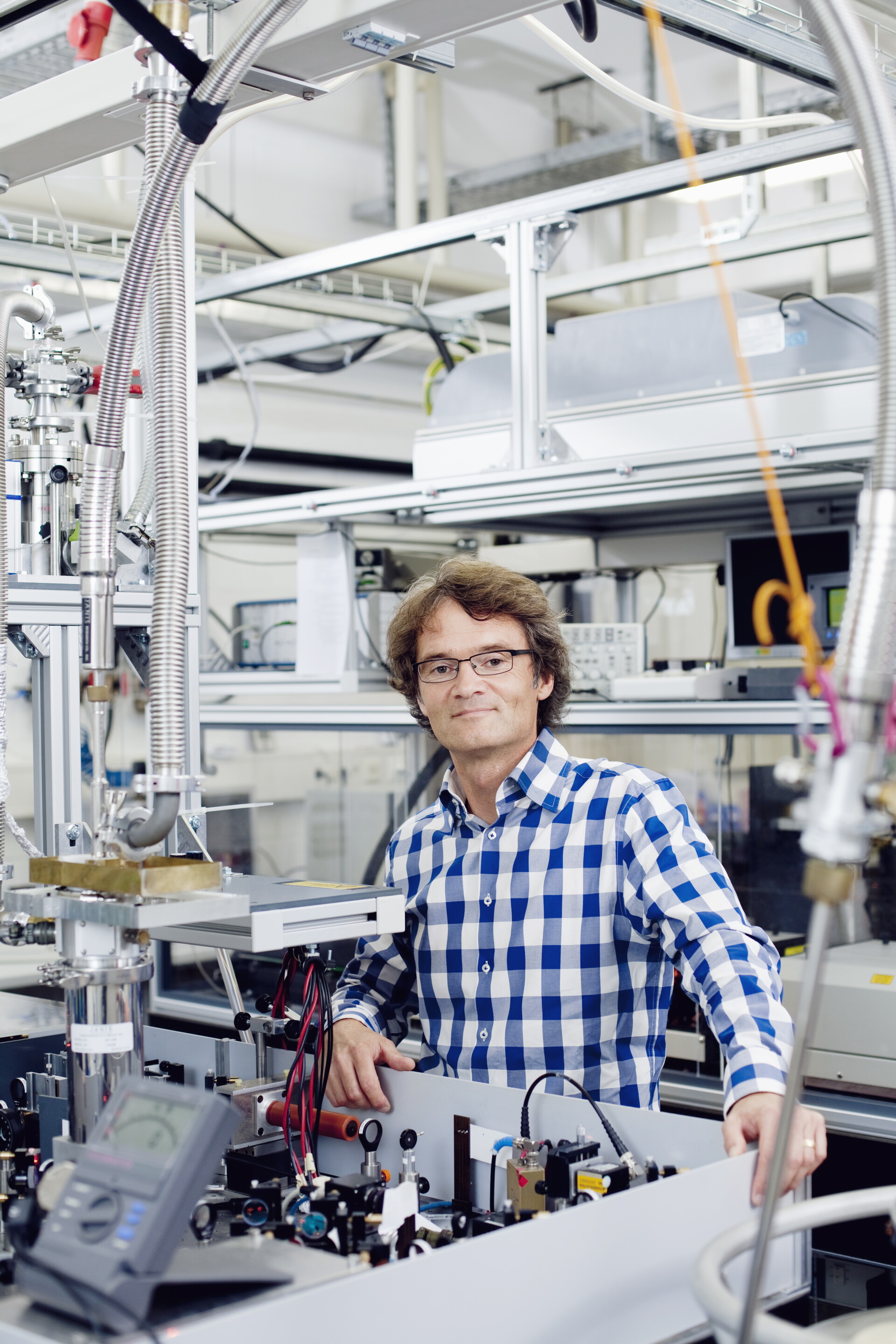 Scientists "freeze" light inside a crystal for one minute